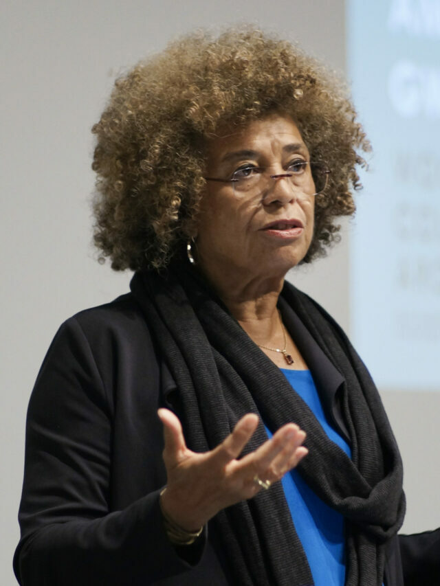 Top 10 Angela Davis Quotes to Inspire us to Keep Fighting